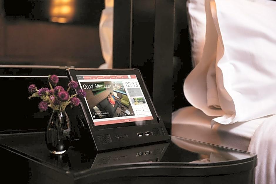 📱 Control dining, spa services, and more with your in-suite smart tablet.