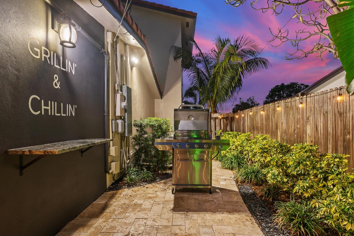 🎉 Burgers, beers, and backyard vibes — it’s grill season all year long here!