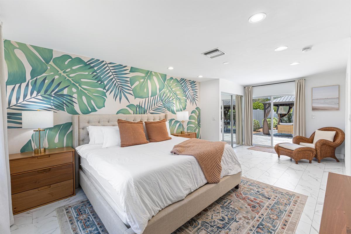 Second king bedroom — King bed, Smart TV, and private backyard access.