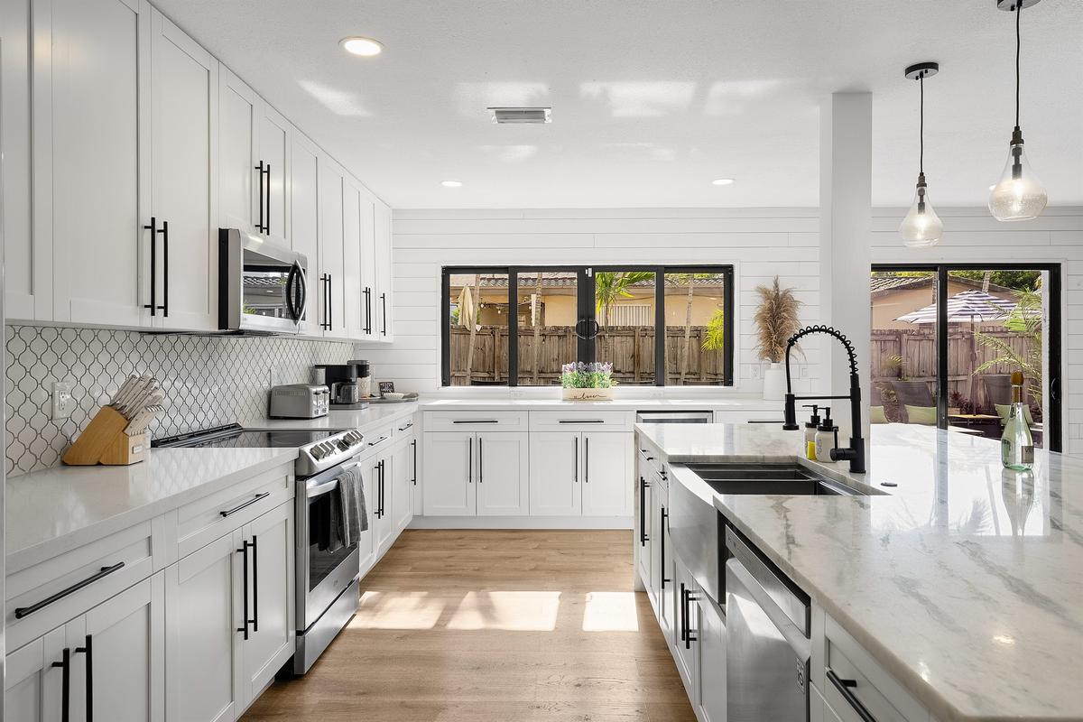 🥗 Spacious countertops make cooking a breeze — or just setting out the charcuterie board.