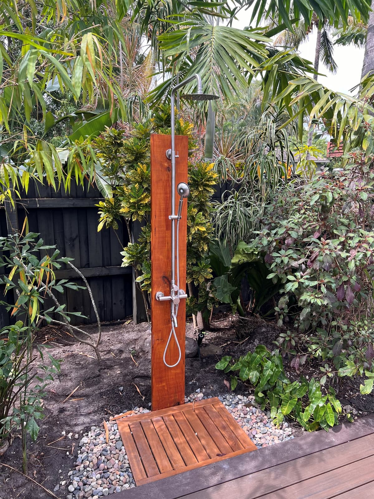 Rinse off under the sky and keep the vacation vibes going 🚿